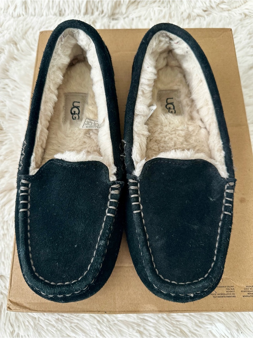 UGG Ansley Black Suede Sheepskin Lined Moccasin Slippers Shoes Women’s Size 8